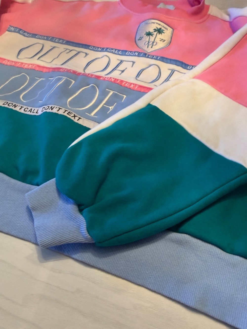 Colorblock 'Out of Office' Crewneck Sweatshirt by Yellow the Label - Picture 4 of 16